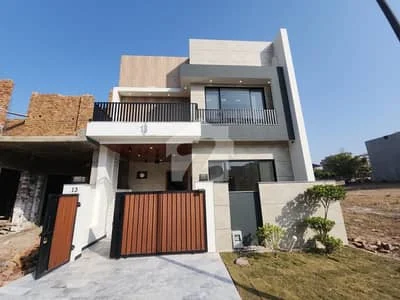 Modern house, architectural reference (illustrative image)